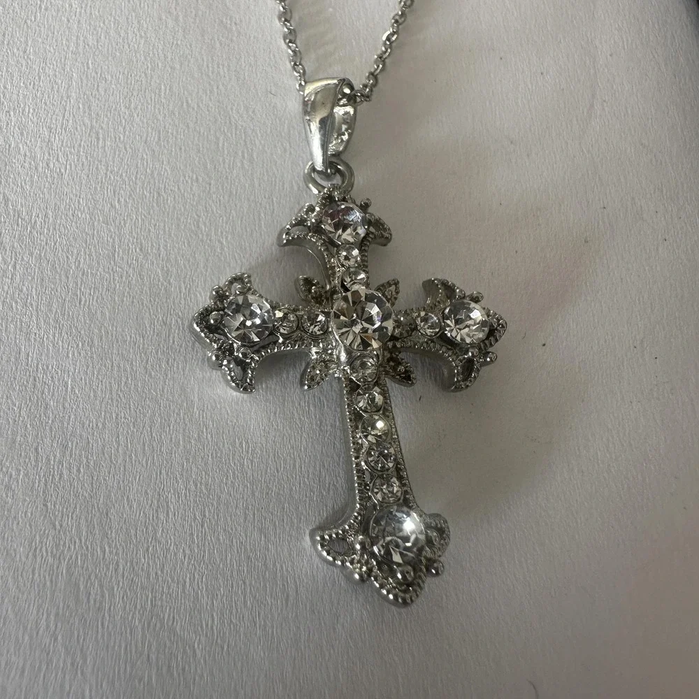 Silver‎ Tone Rhinestone Cross Pendant Necklace Womens Religious Statement